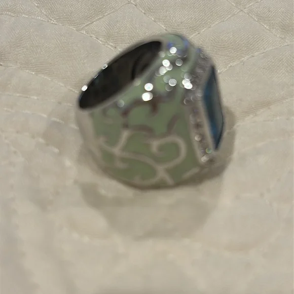 Elegant Enamel,Silver and Blue Topaz Gemstone Ring - Picture 4 of 5